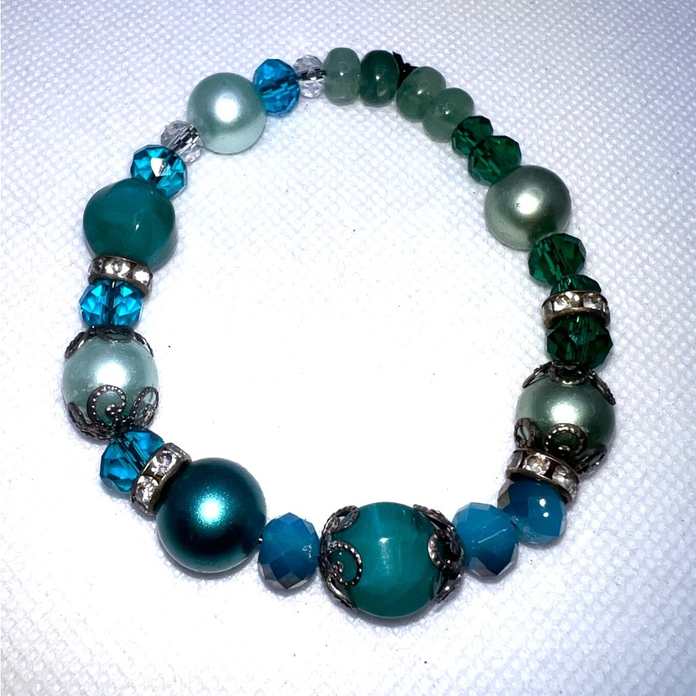 Elegant Green and‎ Blue Beaded Bracelet